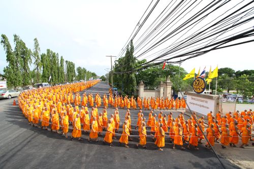 ขบวนอัญเชิญอัฐิธาตุคุณยายฯ