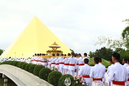 ภาพ No.441:ขบวนอัญเชิญอัฐิธาตุคุณยายฯ