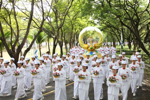 ภาพ No.436:ขบวนอัญเชิญอัฐิธาตุคุณยายฯ