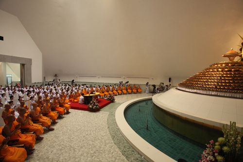 ภาพ No.499:ประดิษฐานอัฐิธาตุในวิหารคุณยายฯ