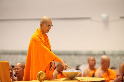 ภาพ No.501:ประดิษฐานอัฐิธาตุในวิหารคุณยายฯ