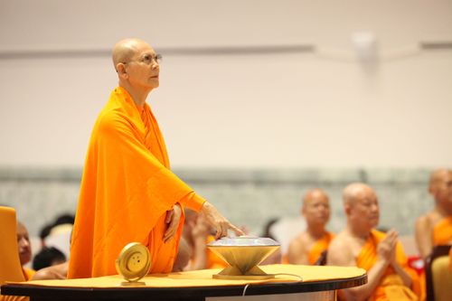 ภาพ No.502:ประดิษฐานอัฐิธาตุในวิหารคุณยายฯ