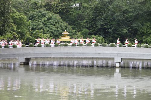 ภาพ No.473:ขบวนอัญเชิญอัฐิธาตุคุณยายฯ