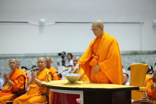 ภาพ No.506:ประดิษฐานอัฐิธาตุในวิหารคุณยายฯ