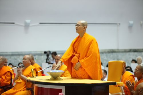 ภาพ No.504:ประดิษฐานอัฐิธาตุในวิหารคุณยายฯ