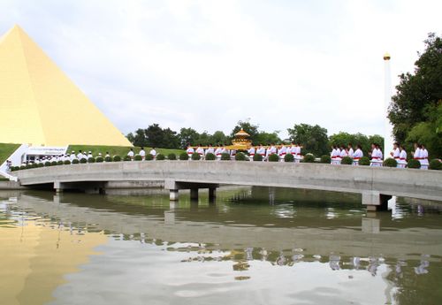 ภาพ No.474:ขบวนอัญเชิญอัฐิธาตุคุณยายฯ