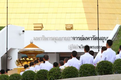 ภาพ No.475:ขบวนอัญเชิญอัฐิธาตุคุณยายฯ
