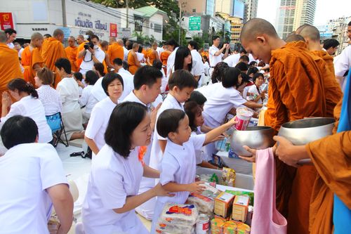 ตักบาตร Terminal21 อโศก-มนตรี