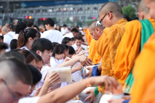 ภาพ No.2258:ตักบาตร Terminal21 อโศก-มนตรี