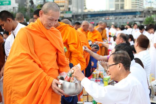 ภาพ No.2259:ตักบาตร Terminal21 อโศก-มนตรี