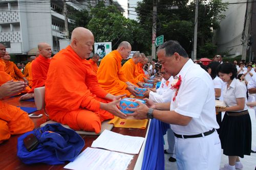 ภาพ No.2260:ตักบาตร Terminal21 อโศก-มนตรี