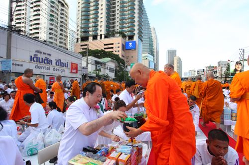 ภาพ No.2261:ตักบาตร Terminal21 อโศก-มนตรี