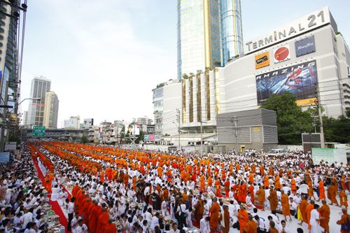 ภาพ No.2266:ตักบาตร Terminal21 อโศก-มนตรี