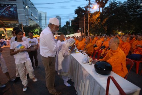 ภาพ No.2274:ตักบาตร Terminal21 อโศก-มนตรี