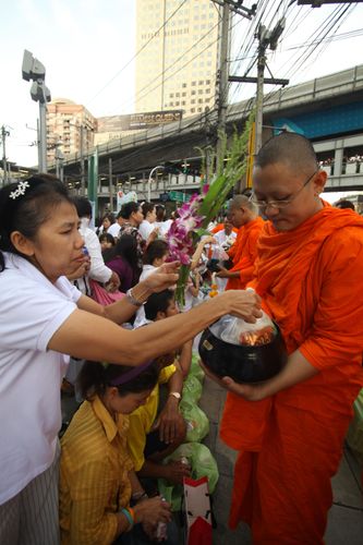 ภาพ No.2277:ตักบาตร Terminal21 อโศก-มนตรี