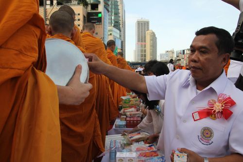 ภาพ No.2281:ตักบาตร Terminal21 อโศก-มนตรี