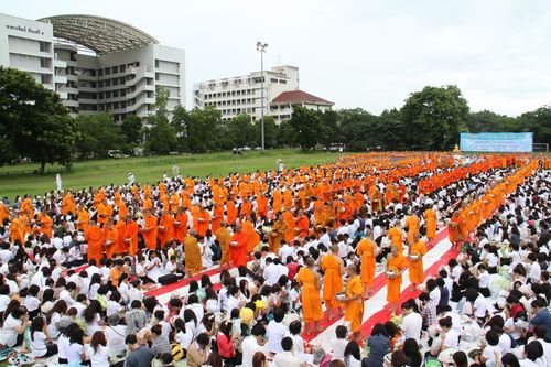 ภาพ No.3743:ตักบาตรพระ 1,269 รูป ม.ศิลปากร