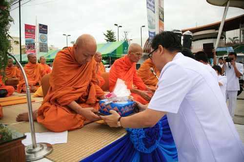 ภาพ No.3750:ตักบาตรพระ 1,111 รูป ลำลูกกา