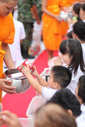 ภาพ No.3753:ตักบาตรพระ 1,111 รูป ลำลูกกา