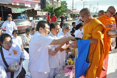ภาพ No.4364:ตักบาตรอุทัยธานี พระ 555 รูป