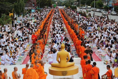 ตักบาตรลำพูน พระ 1,166 รูป