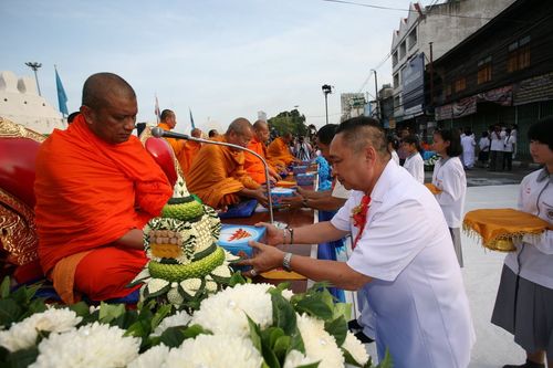 ตักบาตรนครราชสีมา พระ 22,600 รูป