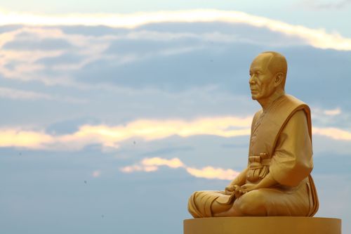 ภาพ No.4486:พิธีตักบาตรพระ 12,800 รูป ณ แผ่นดินเกิด วาระครบรอบ 128 ปี พระมงคลเทพมุนี (สด จนฺทสโร)