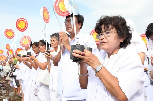 ภาพ No.4513:พิธีปลูกต้นกล้าดอกดาวรวยบรมจักรพรรดิ์ 10 ตุลาคม