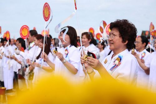 ภาพ No.4519:พิธีปลูกต้นกล้าดอกดาวรวยบรมจักรพรรดิ์ 10 ตุลาคม