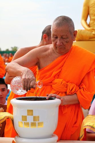 ภาพ No.4536:พิธีปลูกต้นกล้าดอกดาวรวยบรมจักรพรรดิ์ 10 ตุลาคม