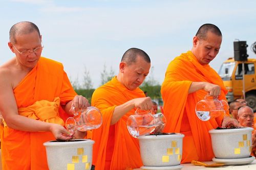 ภาพ No.4542:พิธีปลูกต้นกล้าดอกดาวรวยบรมจักรพรรดิ์ 10 ตุลาคม