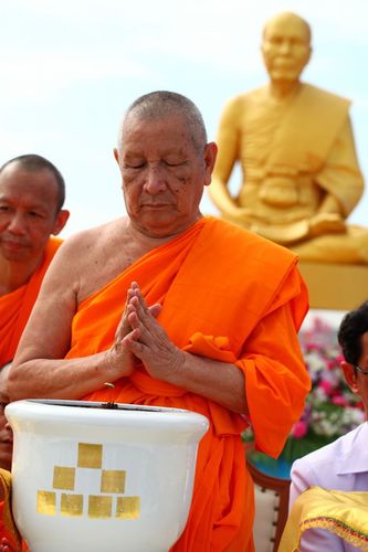 ภาพ No.4543:พิธีปลูกต้นกล้าดอกดาวรวยบรมจักรพรรดิ์ 10 ตุลาคม