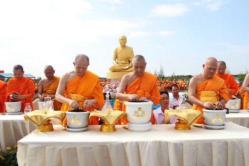 ภาพ No.4562:พิธีปลูกต้นกล้าดอกดาวรวยบรมจักรพรรดิ์ 10 ตุลาคม