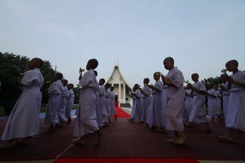 ภาพ No.4609:พิธีบรรพชาธรรมทายาทภาคฤดูฝนรุ่นที่ 1 และยุวชนรอบวัดรุ่นที่ 4