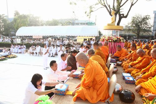 ภาพ No.4645:ตักบาตรปากช่อง พระ 2,600 รูป