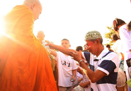 ตักบาตรลานพญานาค พระ 1,260 รูป