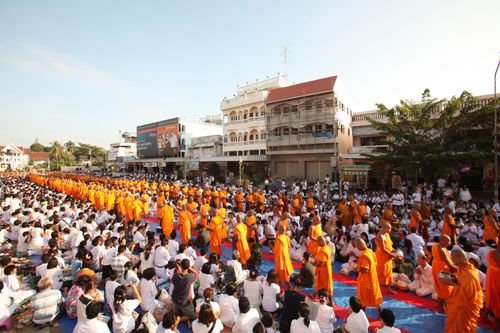 ภาพ No.4665:ตักบาตรลานพญานาค พระ 1,260 รูป