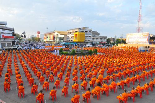 ภาพ No.4666:ตักบาตรลานพญานาค พระ 1,260 รูป