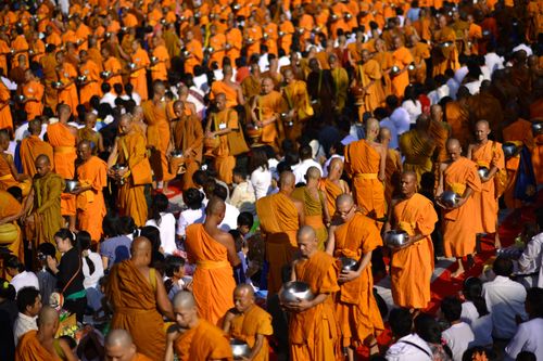 ภาพ No.4680:ตักบาตรคำชะโนดพระ 2,555 รูป