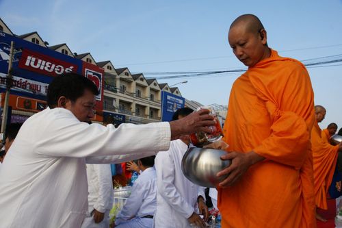 ภาพ No.4752:ตักบาตรลำพูน พระ 10,000 รูป