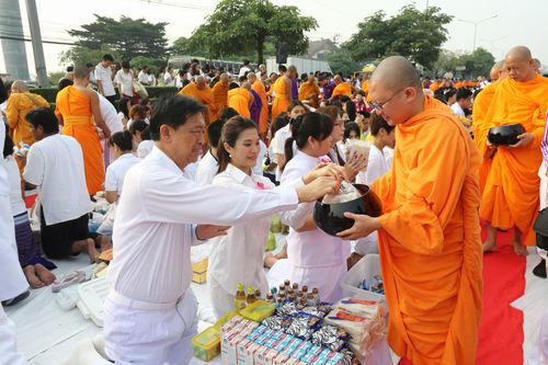 ภาพ No.4884:ตักบาตรมีนบุรี พระ 11,000 รูป