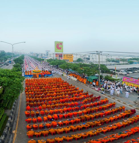 ภาพ No.4857:ตักบาตรมีนบุรี พระ 11,000 รูป