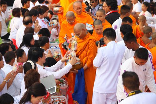 ภาพ No.4891:ตักบาตรมีนบุรี พระ 11,000 รูป