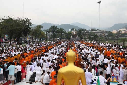 ภาพ No.5288:ตักบาตรพระ 1,500 รูป ฉลอง 150 ปี เมืองระนอง