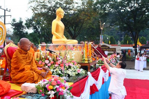 ภาพ No.5293:ตักบาตรพระ 1,500 รูป ฉลอง 150 ปี เมืองระนอง