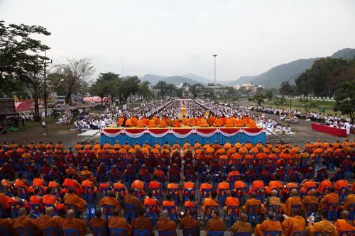 ภาพ No.5292:ตักบาตรพระ 1,500 รูป ฉลอง 150 ปี เมืองระนอง