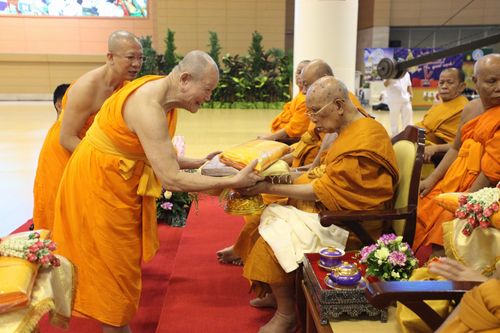 ภาพ No.5361:พิธีทำบุญอายุวัฒนมงคล 6 รอบ 72 ปี พระภาวนาวิริยคุณ (เผด็จ ทตฺตชีโว)