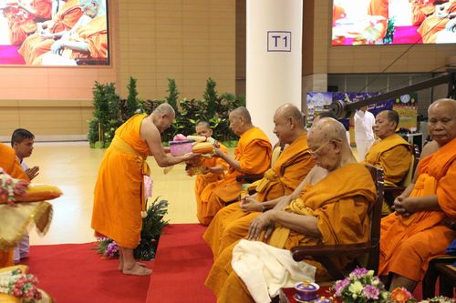 ภาพ No.5365:พิธีทำบุญอายุวัฒนมงคล 6 รอบ 72 ปี พระภาวนาวิริยคุณ (เผด็จ ทตฺตชีโว)