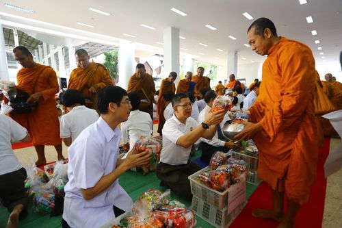 ภาพ No.8105:พิธีถวายสังฆทานแด่คณะสงฆ์ 323 วัด ใน 4 จังหวัดภาคใต้ ครั้งที่ 88