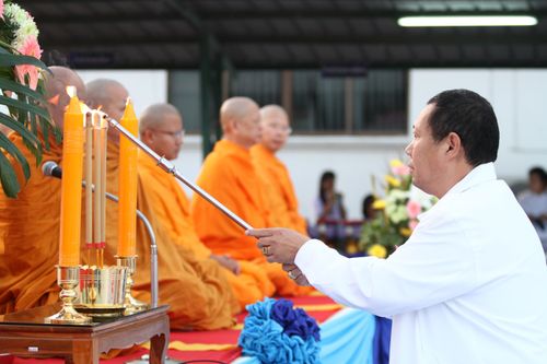 ภาพ No.5733:ตักบาตรปทุมธานี พระ 1,260 รูป หน้าที่ว่าการ อ.คลองหลวง จ.ปทุมธานี